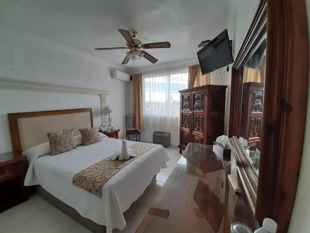 Hotel Inn Galerias อากวสคาเลียนเทส ภายนอก รูปภาพ